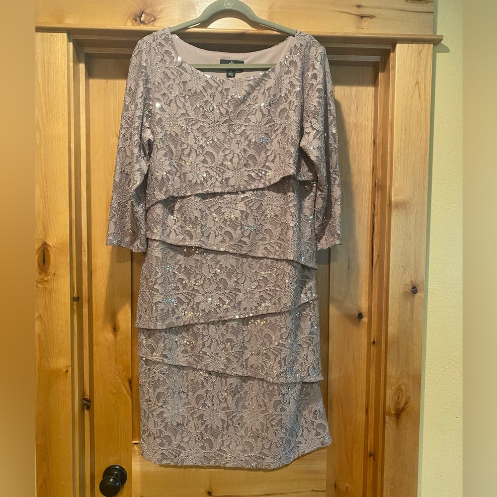 RONNI NICOLE tiered sequins beautiful dress size 14 like NEW, rose gold-ish